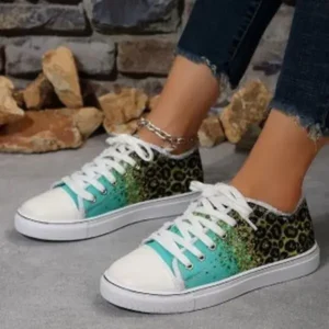 Nastyafashion Fashion Casual Plus Size Star Round Toe Lace-Up Sneakers