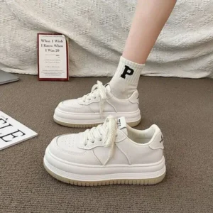 Nastyafashion Women Fashion Round Toe Petite Platform Platform Lace-Up Sneakers